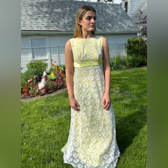 Vintage Original 1960’s Bridesmaid Taffeta & Chantilly Lace Maxi Dress - Small - Picture 3 of 5